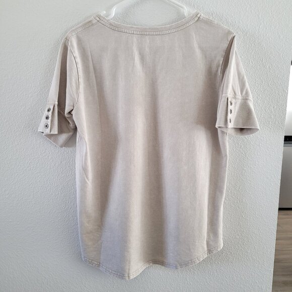 Jane & Delancey NWT Sz Small | Button Accent Sleeves | Women's T-shirt - Picture 3 of 4